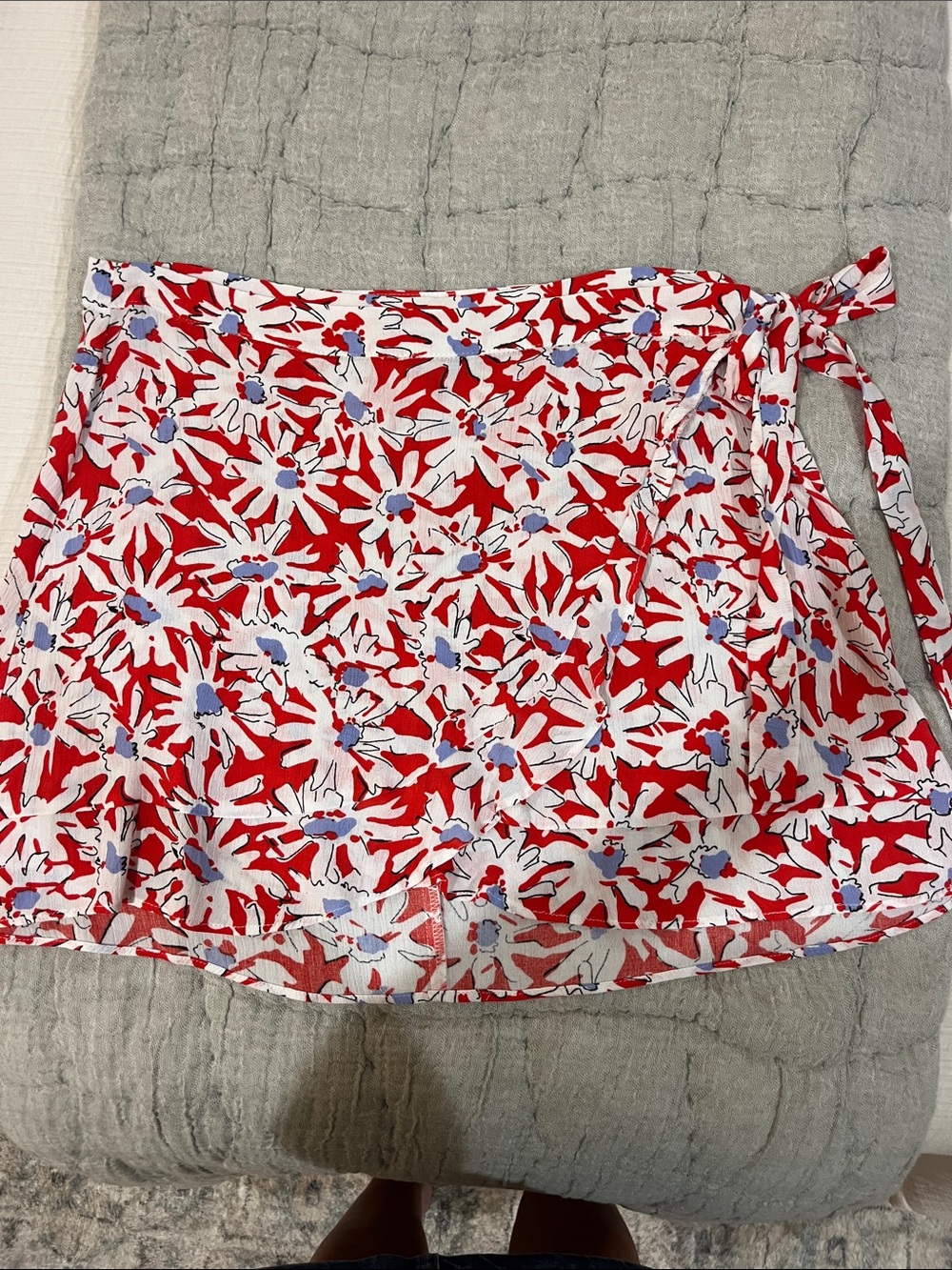Aqua Red Floral Tie-Waist Skort with White & Light Blue Accents